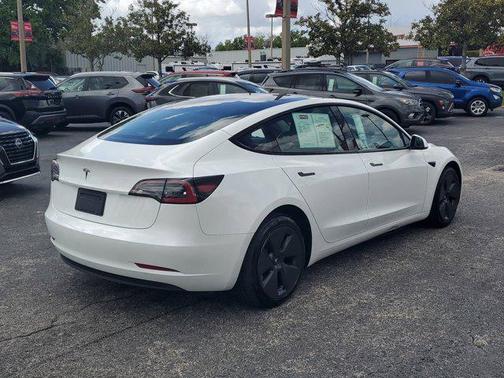 Pearl White Multi-Coat 2023 Tesla Model 3 Standard Range