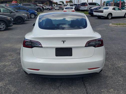Pearl White Multi-Coat 2023 Tesla Model 3 Standard Range
