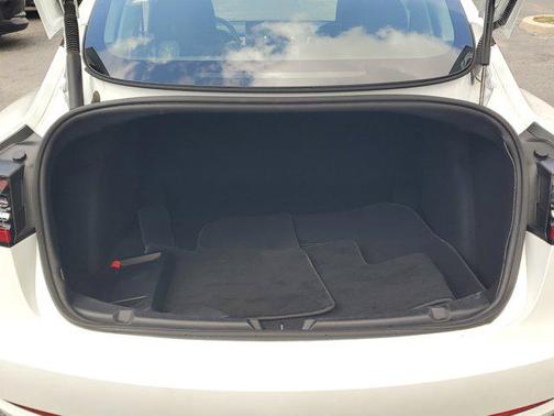 Pearl White Multi-Coat 2023 Tesla Model 3 Standard Range