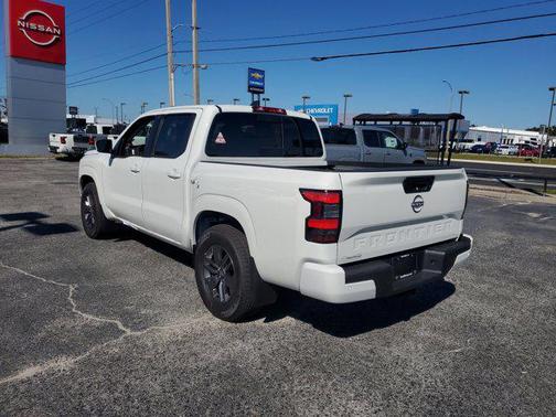 2025 Nissan Frontier SV