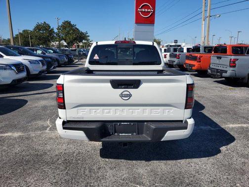 2025 Nissan Frontier SV