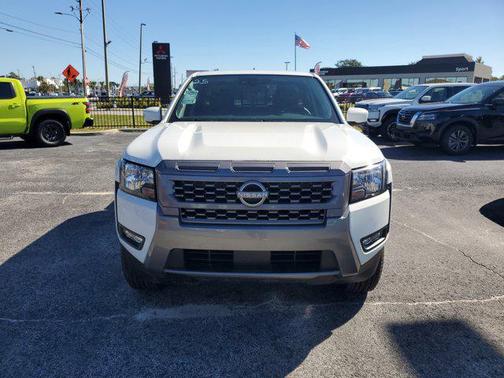 2025 Nissan Frontier SV