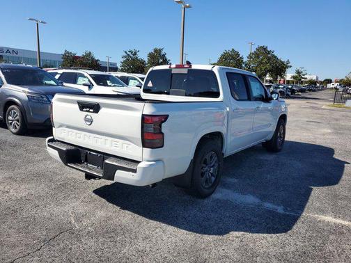 2025 Nissan Frontier SV