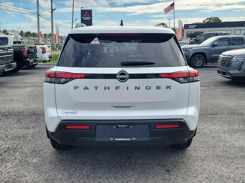 Everest White Pearl Tricoat 2026 Nissan Pathfinder SV