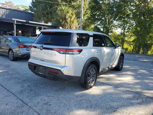 2024 Nissan Pathfinder S FWD