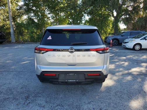 2024 Nissan Pathfinder S FWD