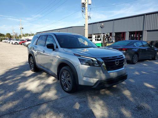 2024 Nissan Pathfinder S FWD