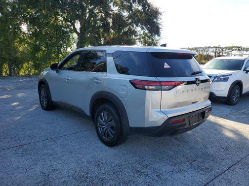 2024 Nissan Pathfinder S FWD