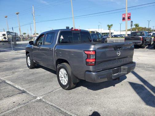 2022 Nissan Frontier SV