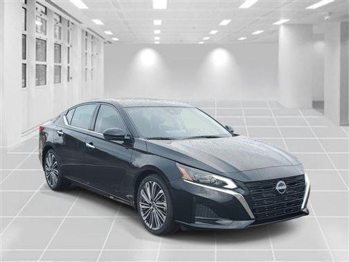 2025 Nissan Altima SL FWD