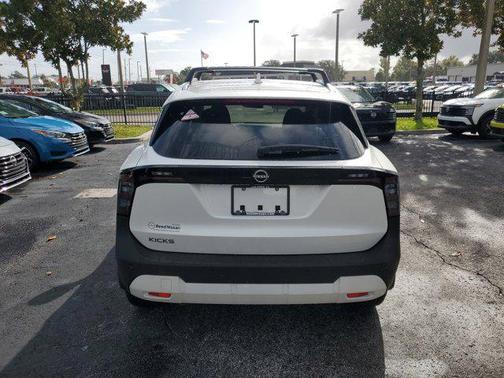 2025 Nissan Kicks SV