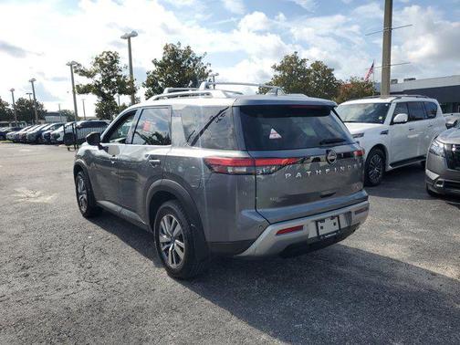 2022 Nissan Pathfinder SL 2WD