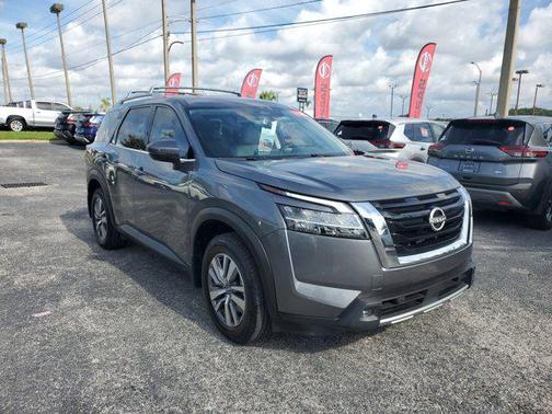 2022 Nissan Pathfinder SL 2WD