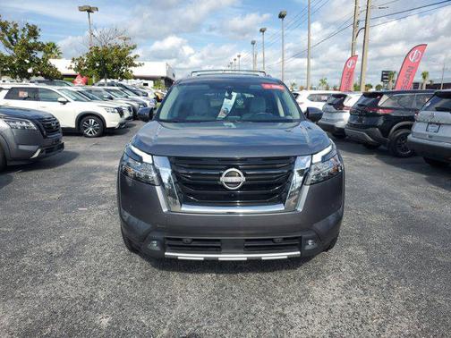 2022 Nissan Pathfinder SL 2WD