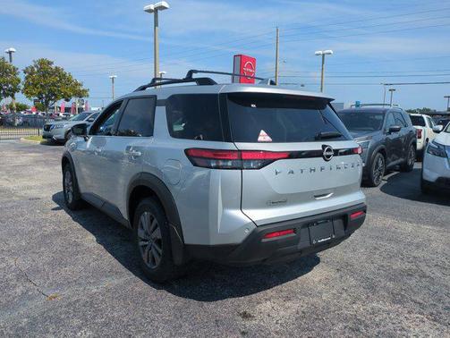 2025 Nissan Pathfinder SV FWD