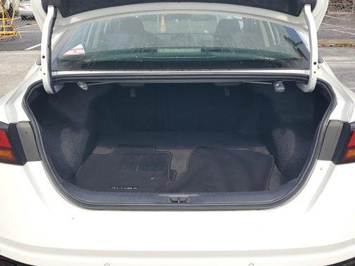 Glacier White 2025 Nissan Altima SV FWD