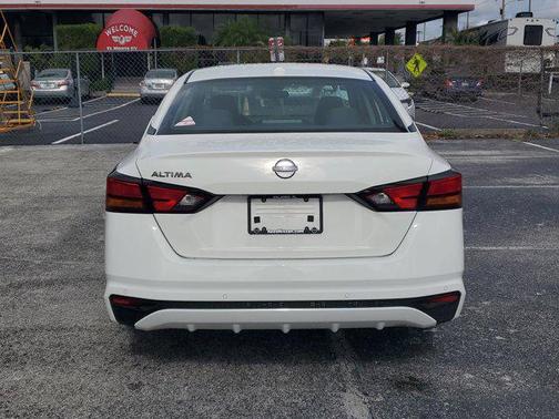 Glacier White 2025 Nissan Altima SV FWD