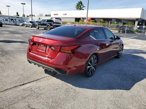 2022 Nissan Altima SR FWD