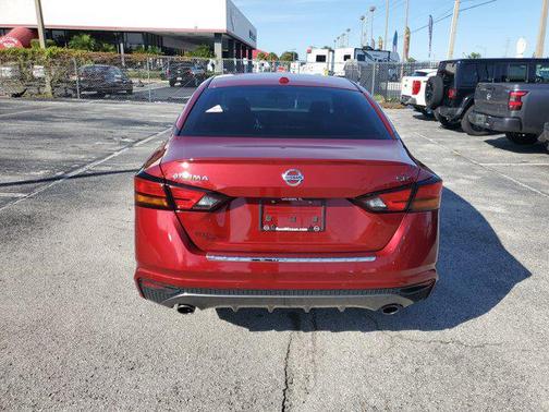 2022 Nissan Altima SR FWD