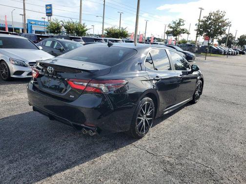 2022 Toyota Camry SE
