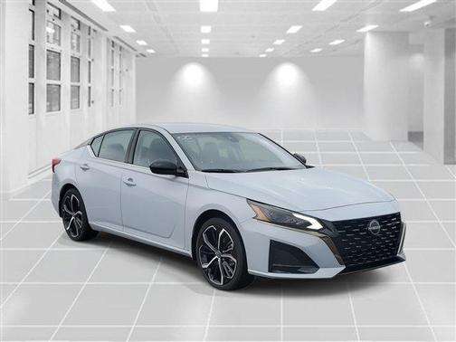 2025 Nissan Altima SR FWD