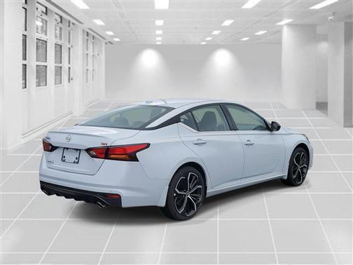 2025 Nissan Altima SR FWD