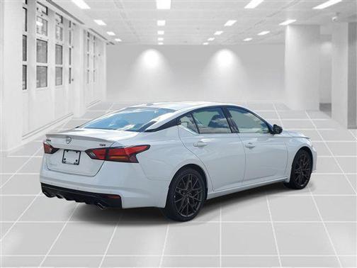 2025 Nissan Altima SR FWD