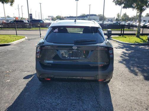 2025 Nissan Kicks SR