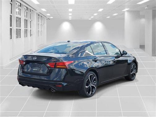 2025 Nissan Altima SR FWD