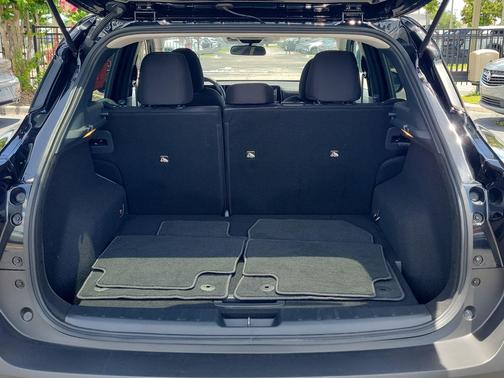 Super Black 2025 Nissan Kicks SV