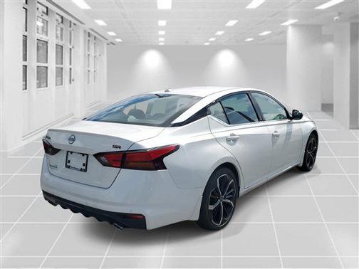 2025 Nissan Altima SR FWD