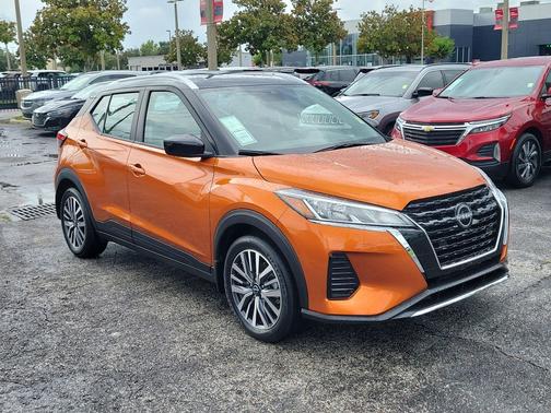 Super Black 2023 Nissan Kicks SV