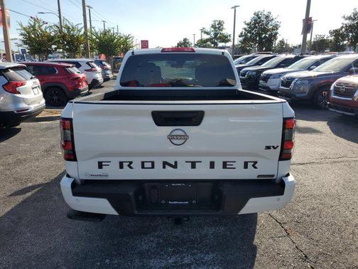 2023 Nissan Frontier SV
