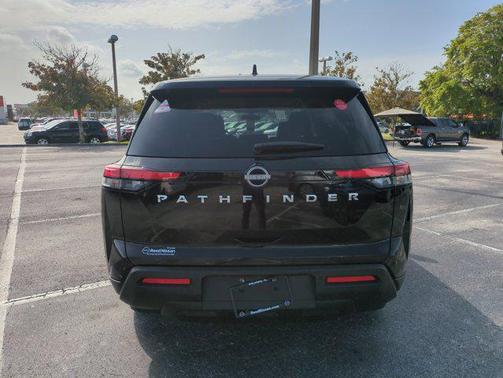 2022 Nissan Pathfinder S 2WD
