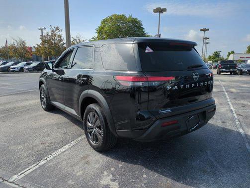 2022 Nissan Pathfinder S 2WD