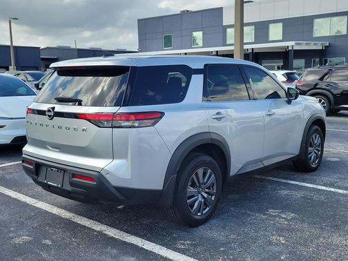 Brilliant Silver Metallic 2025 Nissan Pathfinder S FWD