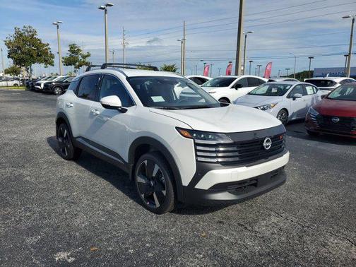 2025 Nissan Kicks SR