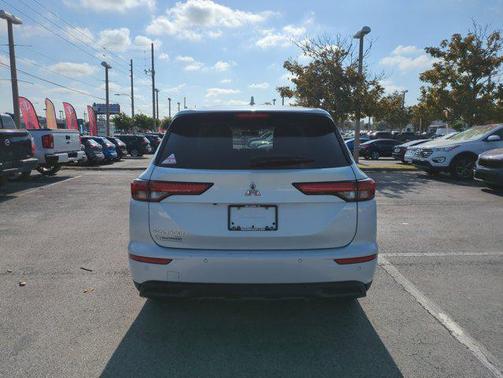 2022 Mitsubishi Outlander ES 2.5 2WD