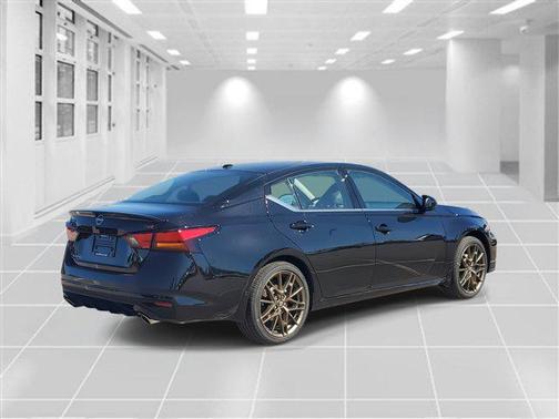 2025 Nissan Altima SR FWD