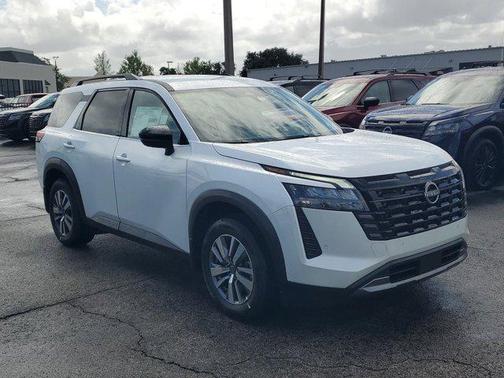 Everest White Pearl Tricoat 2026 Nissan Pathfinder SL