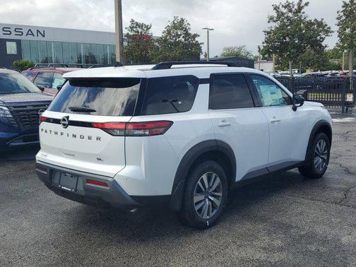 Everest White Pearl Tricoat 2026 Nissan Pathfinder SL