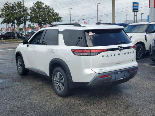 Everest White Pearl Tricoat 2026 Nissan Pathfinder SL