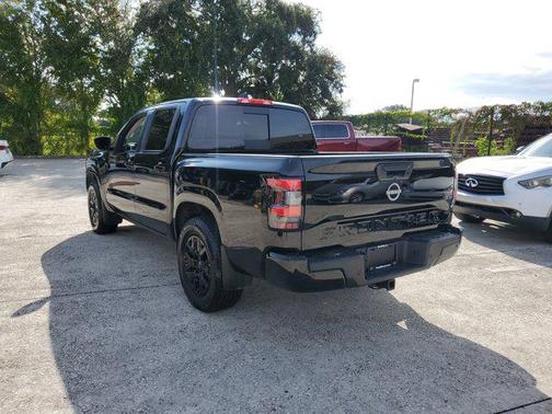 2024 Nissan Frontier SV