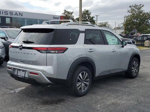2025 Nissan Pathfinder SL 4WD