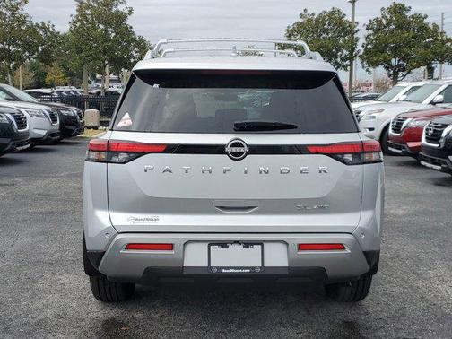 2025 Nissan Pathfinder SL 4WD