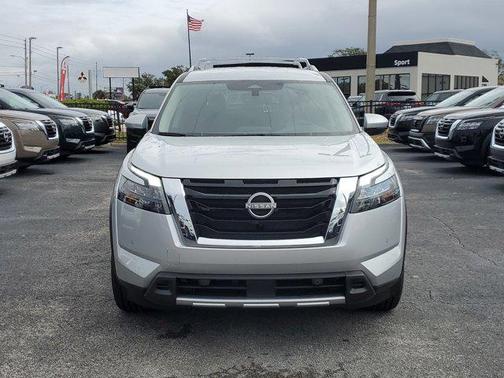 2025 Nissan Pathfinder SL 4WD