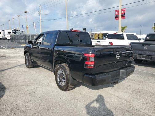 2024 Nissan Frontier SL