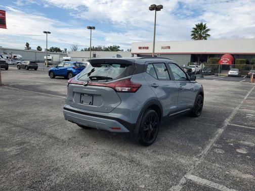 2024 Nissan Kicks SR