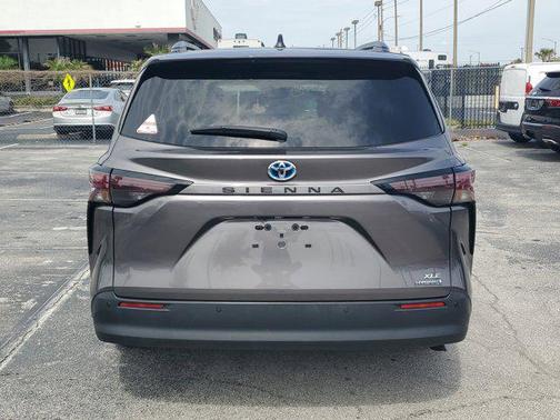 Predawn Gray Mica 2024 Toyota Sienna XLE