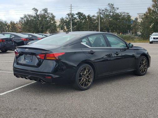 2025 Nissan Altima SR FWD